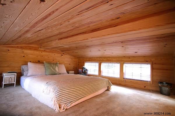 Rustic River Park Home: Luxurious Mobile Cabin Sleeps 6 with Full Amenities
