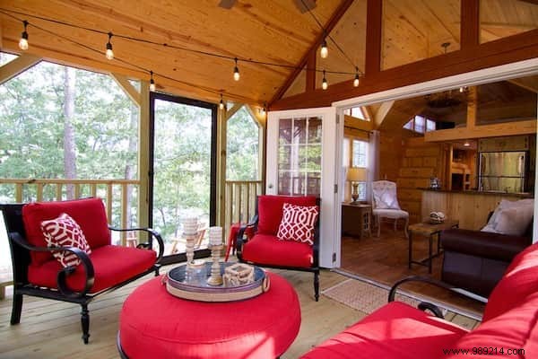 Rustic River Park Home: Luxurious Mobile Cabin Sleeps 6 with Full Amenities