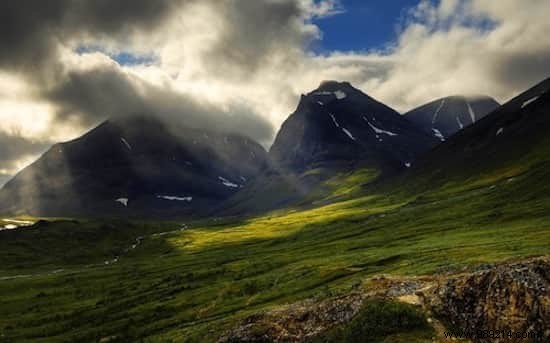 30 Legendary Bucket-List Hikes Around the World Every Adventurer Should Tackle