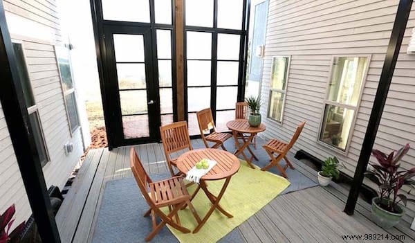 The Ohana: Two Tiny Houses Linked by a Veranda, Perfect for Family Living