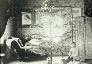 Vintage Christmas Trees from 100 Years Ago: 12 Authentic Historical Photos