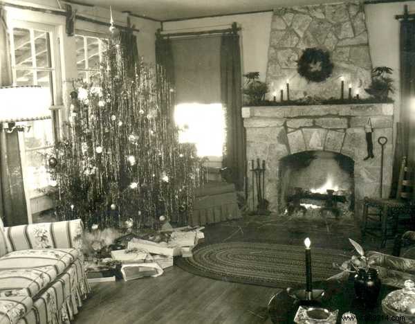 Vintage Christmas Trees from 100 Years Ago: 12 Authentic Historical Photos