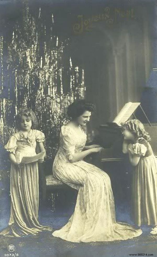 Vintage Christmas Trees from 100 Years Ago: 12 Authentic Historical Photos