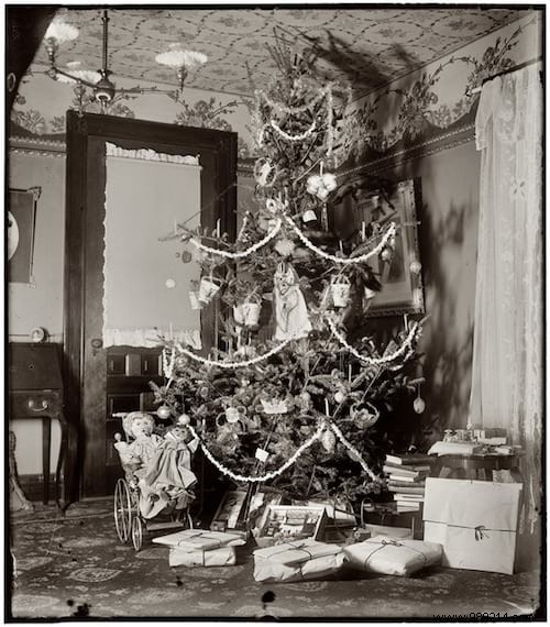 Vintage Christmas Trees from 100 Years Ago: 12 Authentic Historical Photos