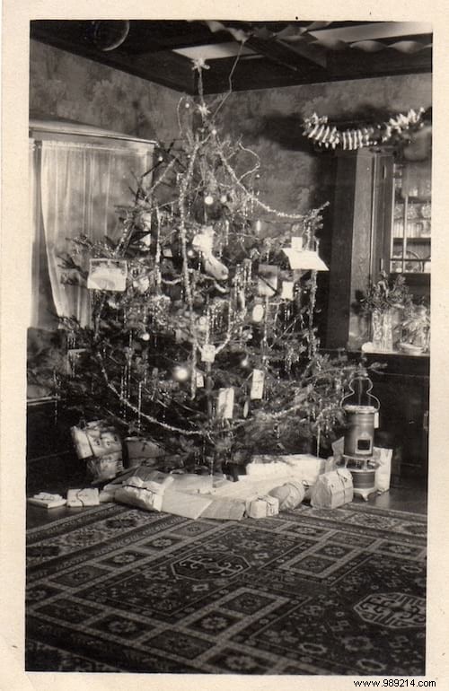Vintage Christmas Trees from 100 Years Ago: 12 Authentic Historical Photos