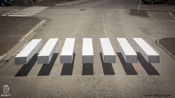 Ísafjörður, Iceland: 3D Optical Illusion Crosswalks That Safely Slow Down Drivers