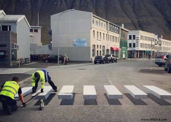 Ísafjörður, Iceland: 3D Optical Illusion Crosswalks That Safely Slow Down Drivers