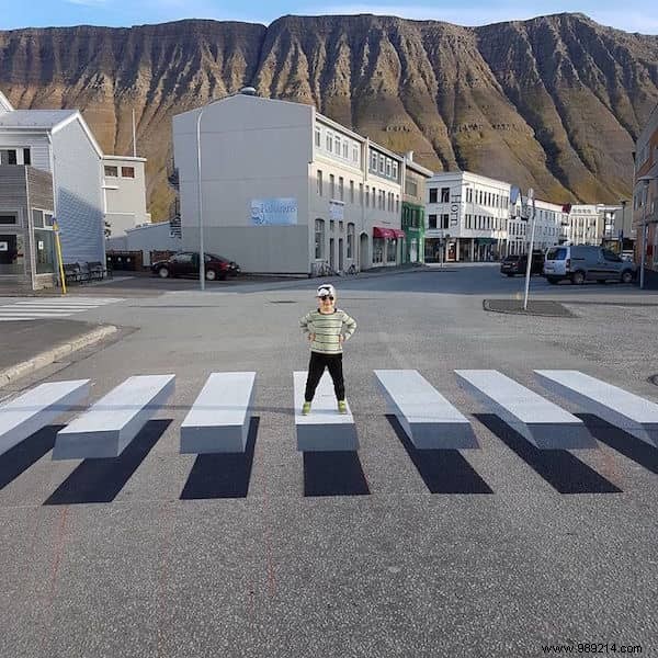 Ísafjörður, Iceland: 3D Optical Illusion Crosswalks That Safely Slow Down Drivers