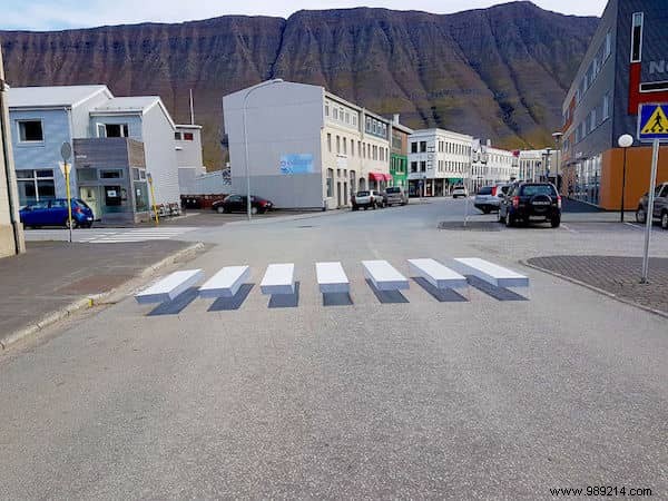 Ísafjörður, Iceland: 3D Optical Illusion Crosswalks That Safely Slow Down Drivers
