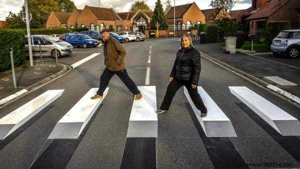 Ísafjörður, Iceland: 3D Optical Illusion Crosswalks That Safely Slow Down Drivers