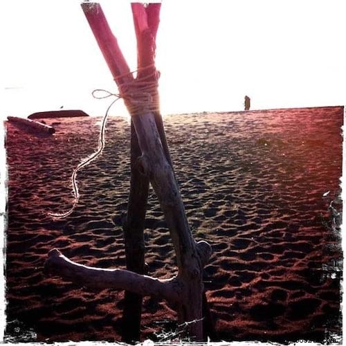 DIY Bohemian Beach Tent: Effortless Sun Protection with Poles and Old Sheets