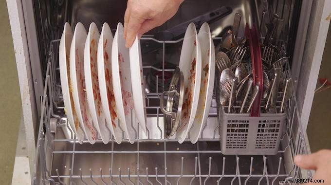 Dishwasher vs. Hand Washing: Which Saves More Water at Home?