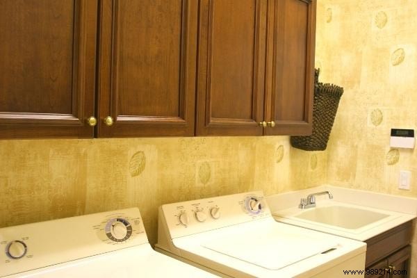 17 Bad Habits Skyrocketing Your Electricity Bills – Proven Fixes to Save €145+ Yearly