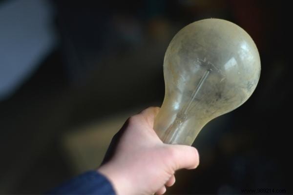 17 Bad Habits Skyrocketing Your Electricity Bills – Proven Fixes to Save €145+ Yearly