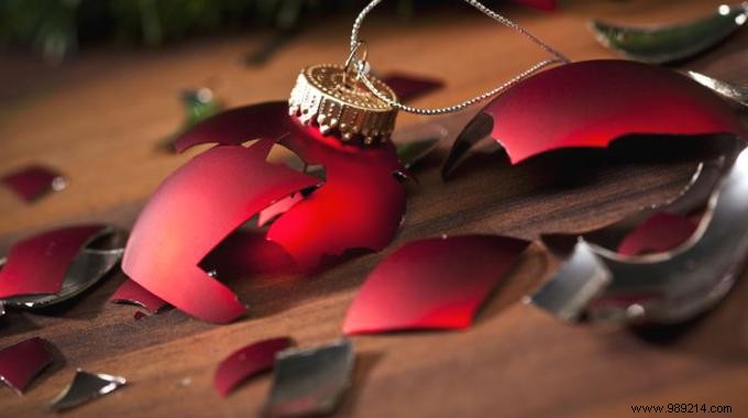 Genius DIY Hack: Store Christmas Ornaments Safely in an Egg Carton