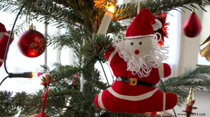 14 Creative DIY Christmas Trees on a Budget: Genius Ideas from Everyday Items