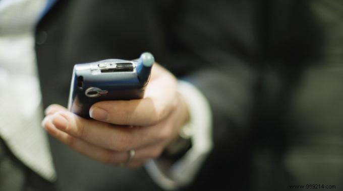 How to Negotiate the Best Cell Phone Renewal Deal: Expert Strategies