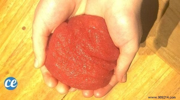 Easy Homemade Slime Recipe: Natural, Kid-Safe & Ready in 2 Minutes (No Glue or Borax)