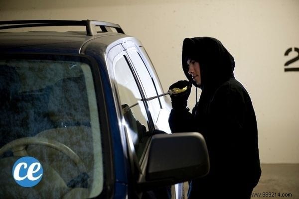 Police Warning: The €50 Note on Your Windshield is a Car Theft Scam