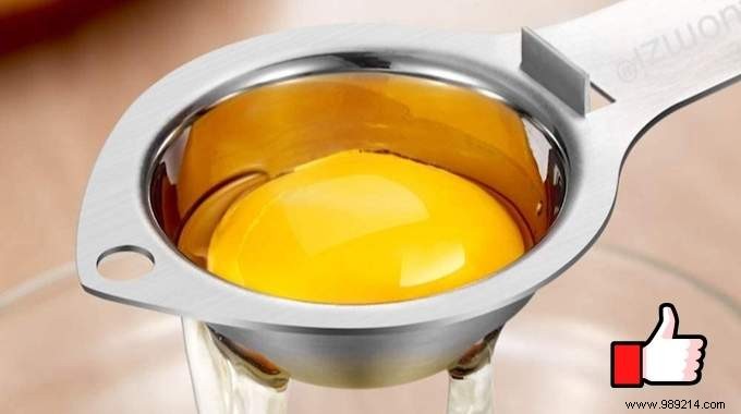 Effortless Egg Separator: Separate Yolks from Whites in Seconds