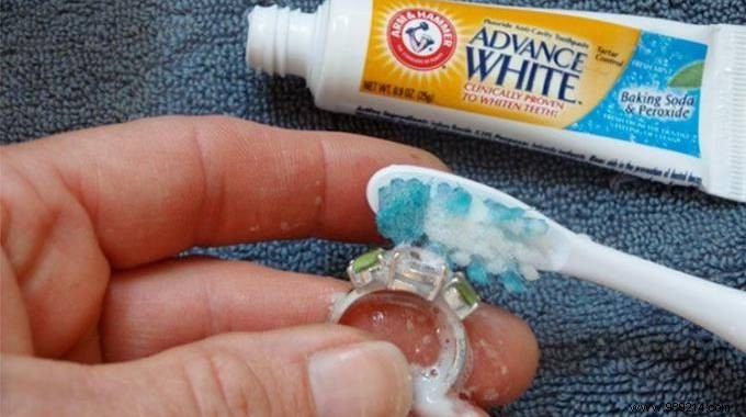 Restore Tarnished Silver Jewelry: Simple Toothpaste Cleaning Trick That Works