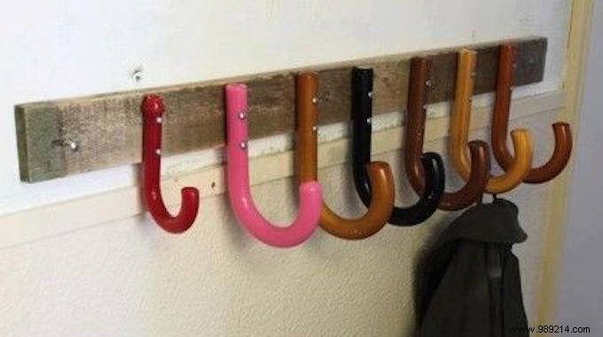 Transform Broken Umbrellas into Stylish DIY Coat Racks: A Proven Upcycling Guide