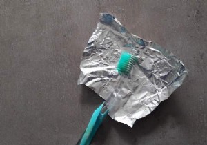 Smart Travel Hack: Protect Your Toothbrush with Aluminum Foil on the Go