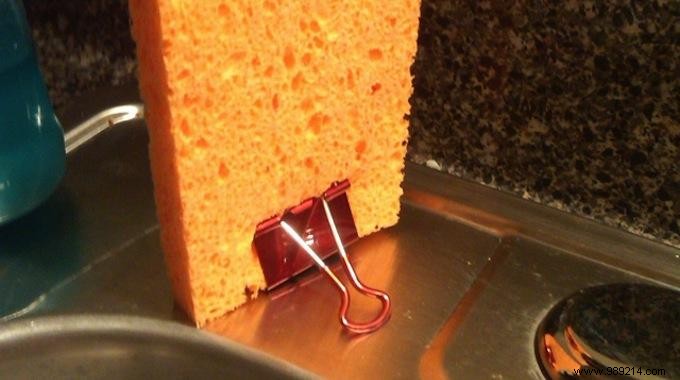 Simple Clipboard Hack to Prevent Mold on Your Kitchen Sponge