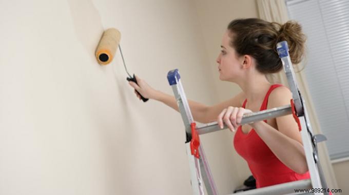 3 Proven DIY Hacks for Mess-Free Painting: No Stains on Handles, Floors, or Trays