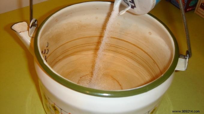 2 Proven Natural Ways to Effortlessly Remove Tea Stains from Your Teapot