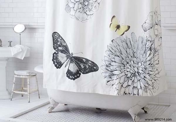 How to Easily Clean Limescale from Your Shower Curtain with White Vinegar