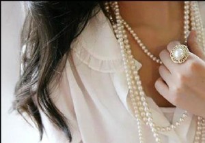 2 Proven Methods to Remove Foundation Stains from Clothes on Silk, Wool, Cotton, and More