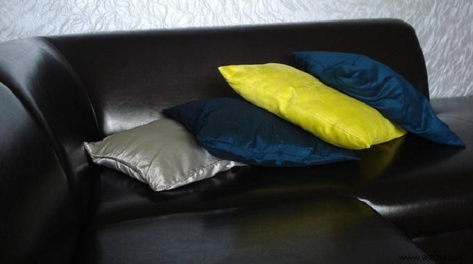 Restore Your Leather Sofa’s Shine with White Vinegar: A Simple, Proven Home Remedy