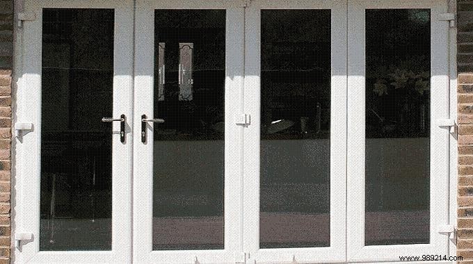 Effortless PVC Window Cleaning: Restore Whiteness with Soda Crystals