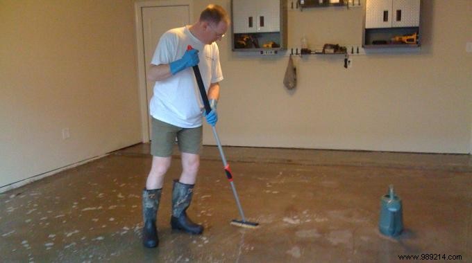 Proven DIY Trick: Remove Oil Stains from Garage Floors Using Baking Soda