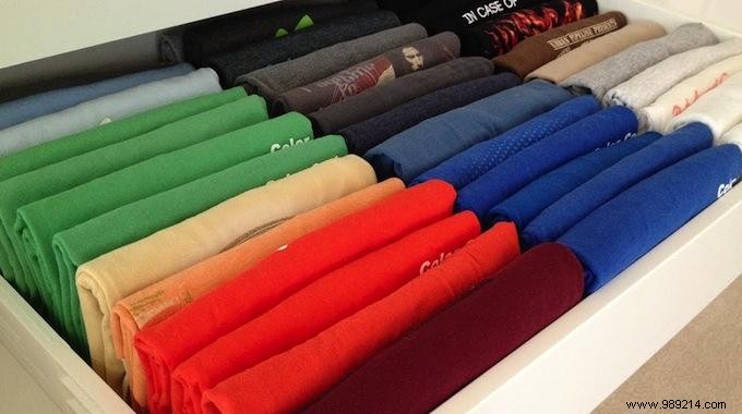 Smart Vertical T-Shirt Folding: Maximize Drawer Space and Easy Access