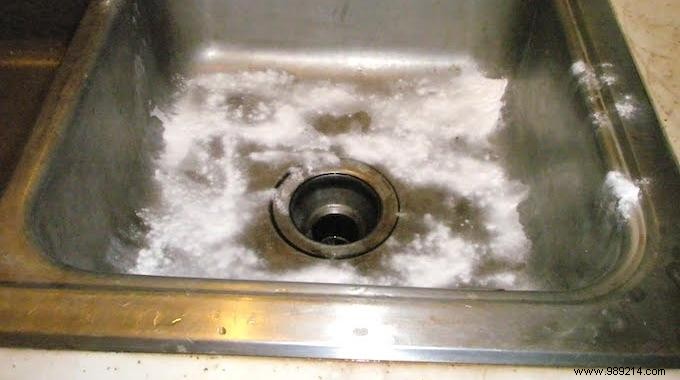 How to Clean Your Sink Sparkling with Baking Soda: Simple Pro Tips