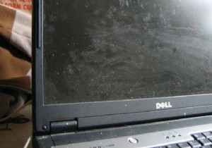 How to Clean Your Computer Screen Safely with Vinegar – No Wipes Needed