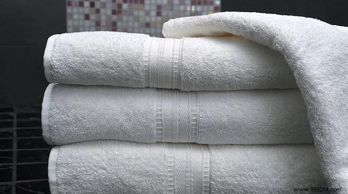 Revive Towel Absorbency: Proven Vinegar and Baking Soda Method