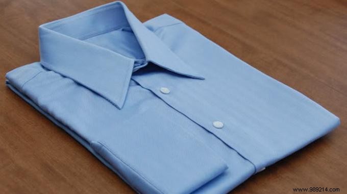 How to De-Wrinkle Suits and Shirts Without an Iron: The Reliable Bathroom Steam Method