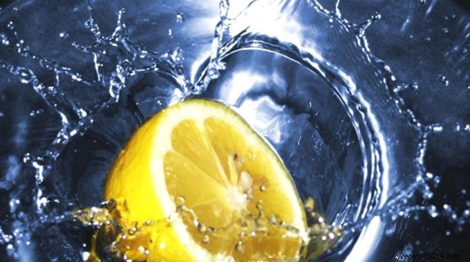 Remove Bathroom Limescale Naturally with Lemon Juice: Proven, Affordable Method