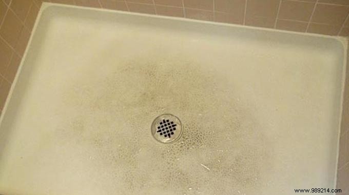 Effortless Shower Tray Cleaning: Unlock Sparkling Results with White Vinegar