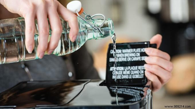 Descale Your Senseo, Tassimo, or Nespresso Machine for Just €0.45 Using White Vinegar