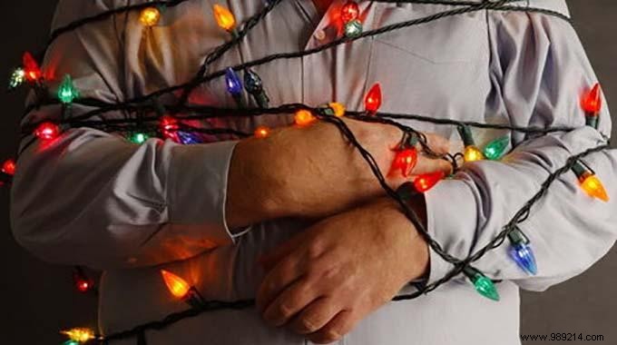 Simple Cardboard Hack: Store Christmas Garlands Tangle-Free Forever