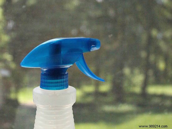 DIY Streak-Free Glass Cleaner: A Natural, Eco-Friendly Recipe