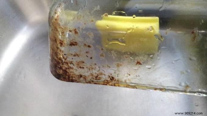 Simple Trick to Effortlessly Clean Burnt Gratin from Glass Casserole Dishes