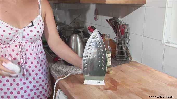Expert Tip: Clean Your Iron Soleplate Naturally with Salt and Vinegar
