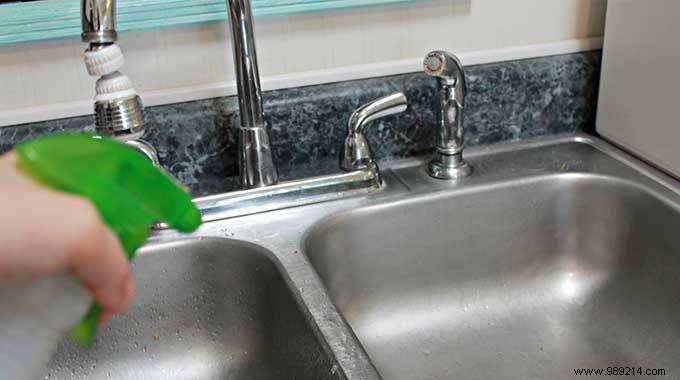 Effortless Limescale Removal: Lemon and Salt Cleaning Trick