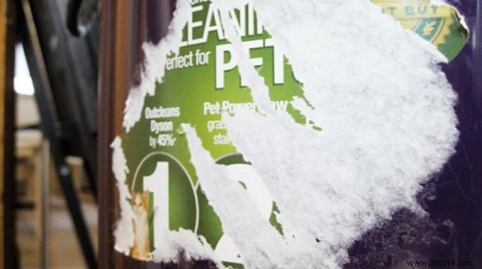 Remove Stubborn Stickers Naturally: Coconut Oil and Baking Soda Paste – No Residue