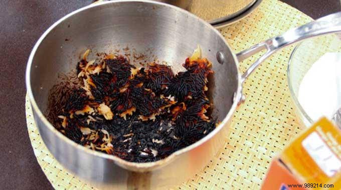 How to Clean a Burnt Pan with Salt: A Proven Natural Trick